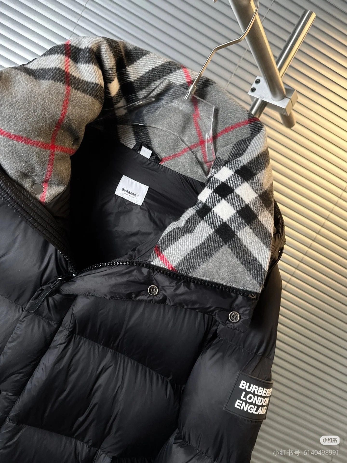Black Luxury Puffer Jacket with Check Hood – Winter Essential