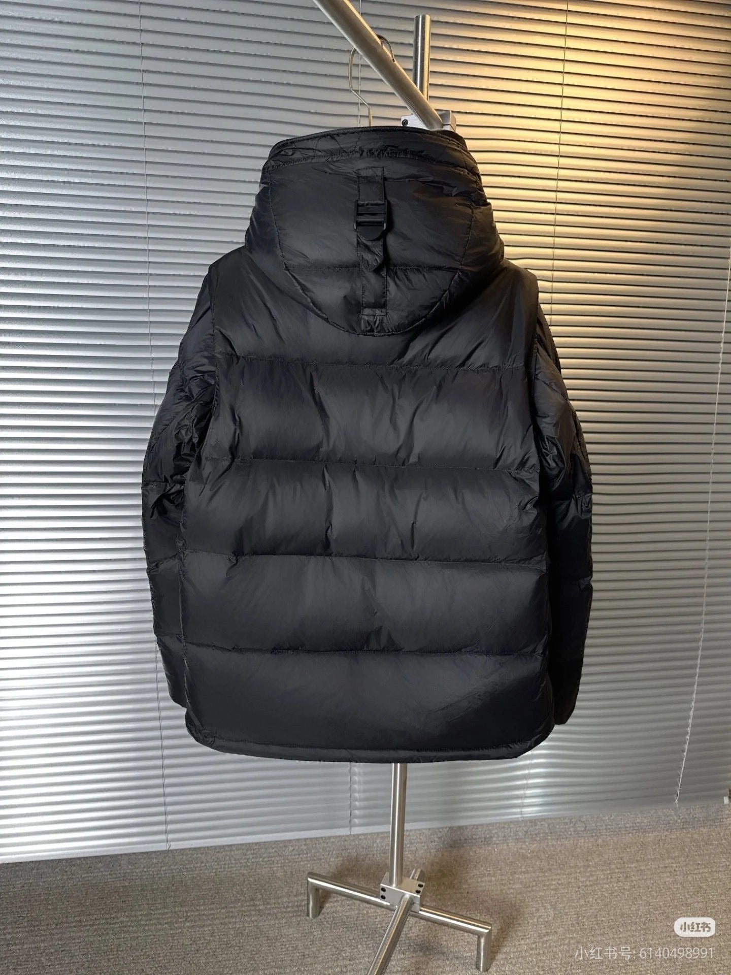 Black Luxury Puffer Jacket with Check Hood – Winter Essential